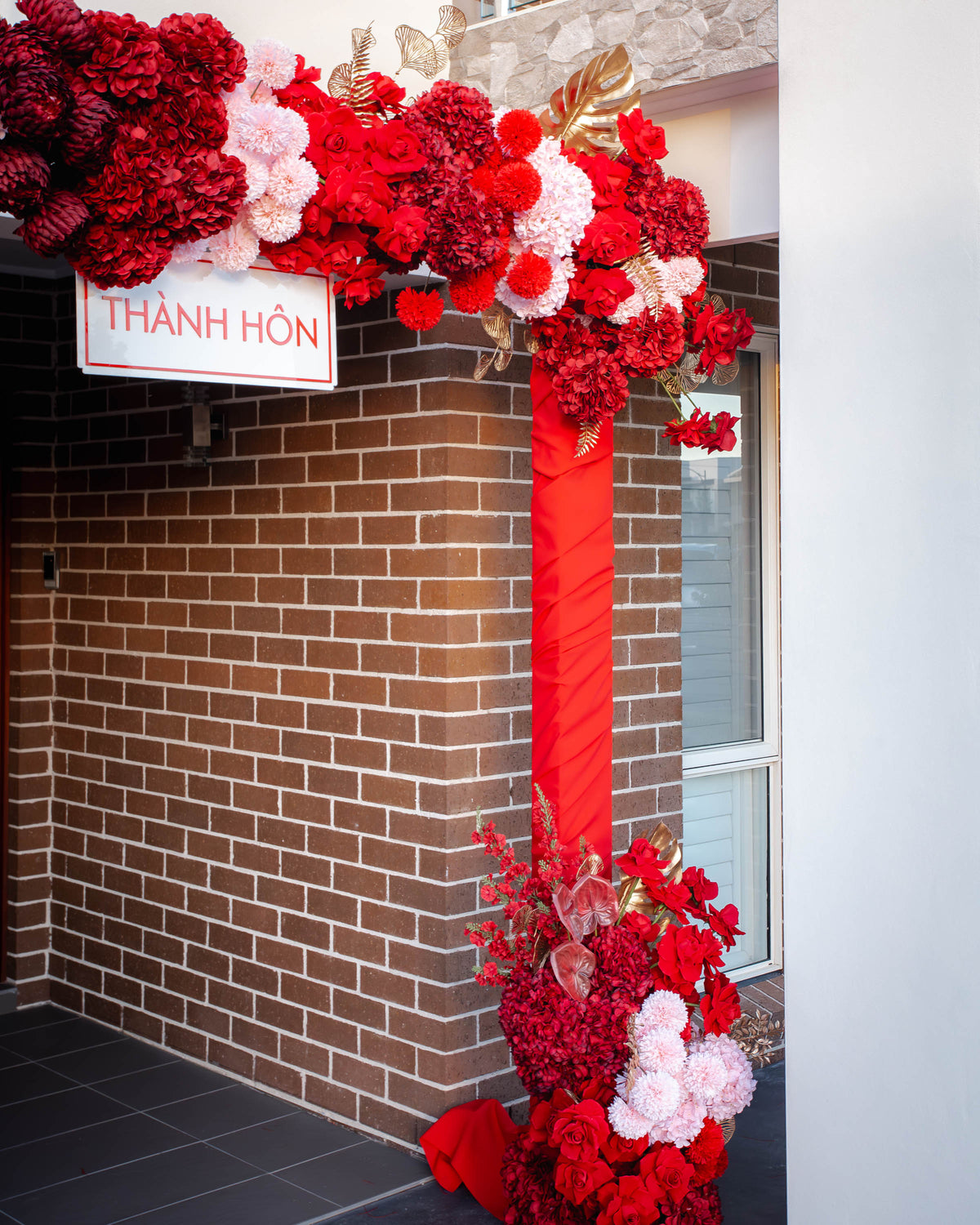 Square Silk Welcome Gate