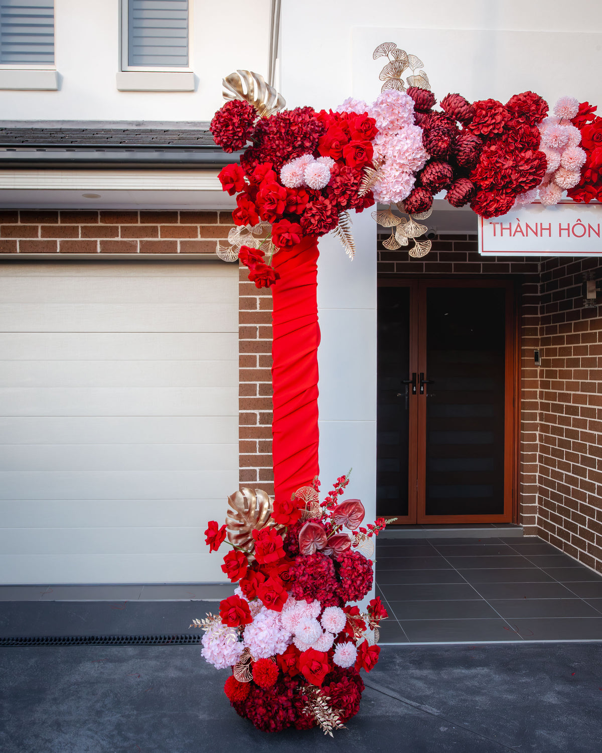 Square Silk Welcome Gate