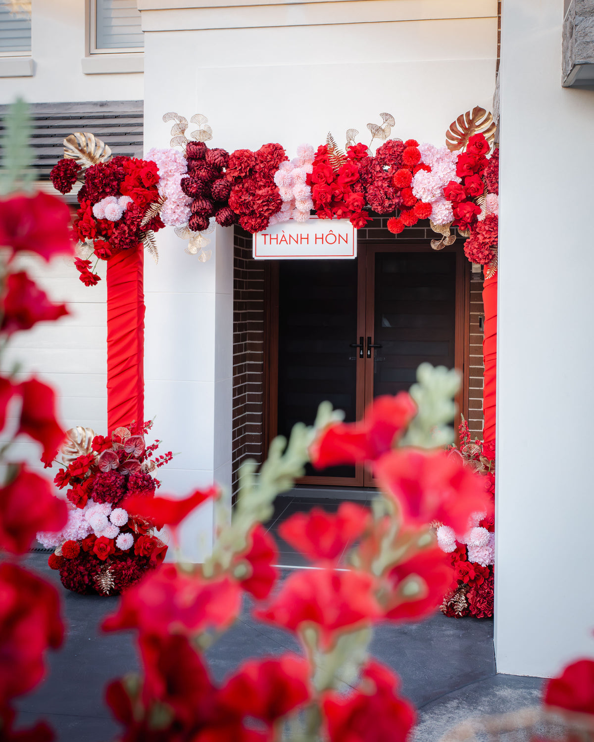 Square Silk Welcome Gate