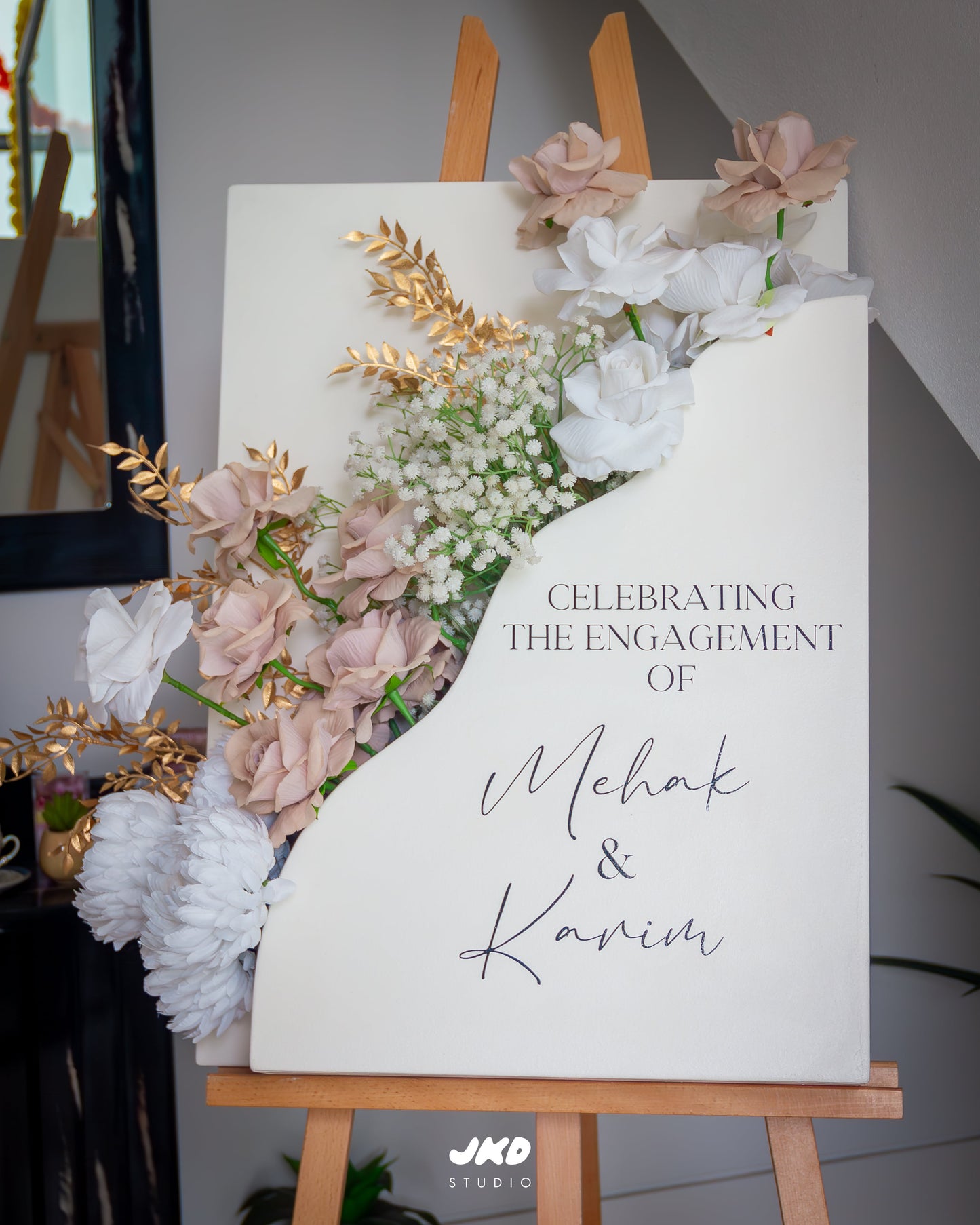 Wave Easel Flower Box