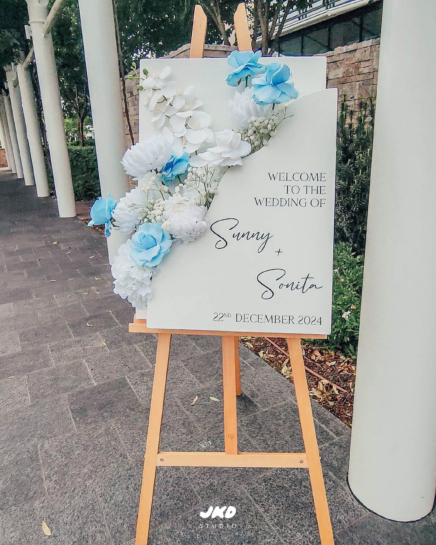 Wave Easel Flower Box